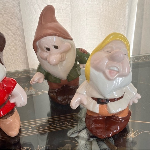 Rare Vintage Walt Disney's
Snow White The Seven Dwarfs
X Large Ceramic Figurine - Picture 6 of 17